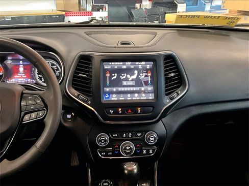 Used 2023 Jeep Cherokee Altitude Lux image 18