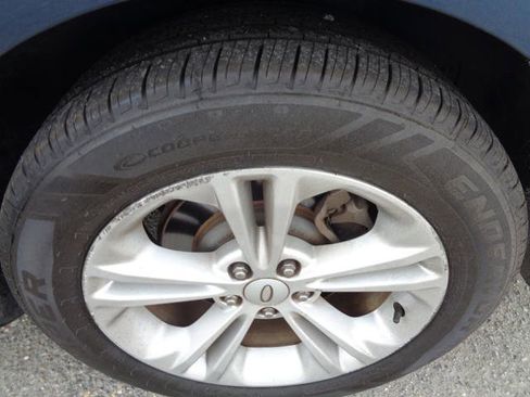 Used 2017 Ford Taurus SEL FWD image 5