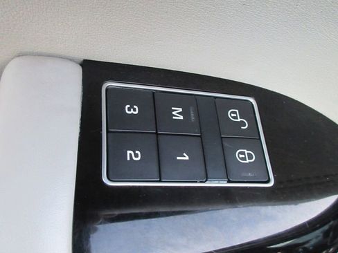 Used 2017 Land Rover Range Rover Long Wheelbase Supercharged image 24