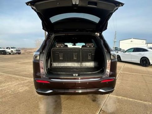 Used 2023 Buick Enclave Avenir image 6