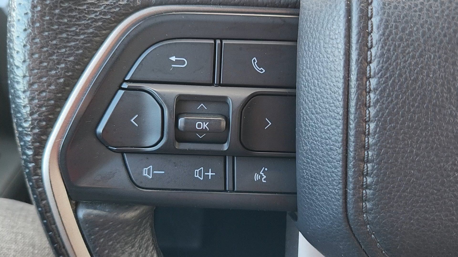 Used 2024 Toyota Tacoma TRD Off-Road AWD/4WD image 11