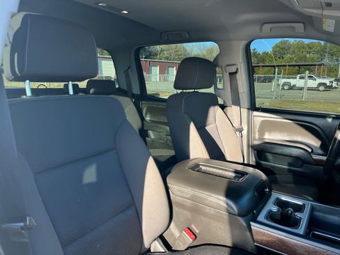 Used 2018 GMC Sierra 2500 SLE w/ SLE Preferred Package image 19