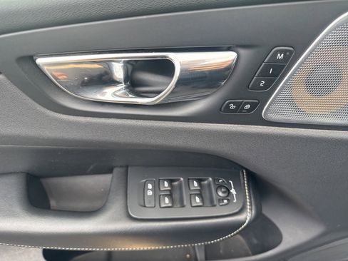 Used 2018 Volvo XC60 T6 R-Design w/ Convenience Package image 7