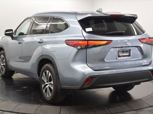 Certified 2022 Toyota Highlander XLE image 6