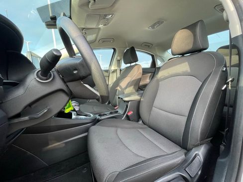 Certified 2024 Kia Forte LXS w/ LXS Technology Package FWD image 19