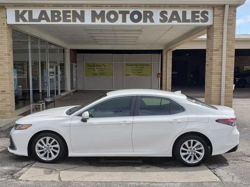 Used 2023 Toyota Camry LE image 2
