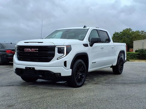 Used 2025 GMC Sierra 1500 Elevation image 3