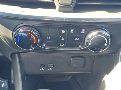 Used 2024 Buick Encore GX Preferred w/ Comfort Package AWD/4WD image 28