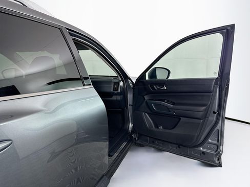 Used 2024 Nissan Pathfinder SL w/ Black Appearance Package AWD/4WD image 34
