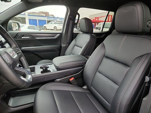 Used 2026 GMC Acadia Elevation w/ Elevation Premium Package AWD/4WD image 7
