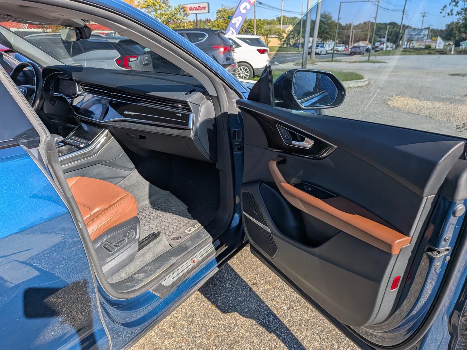 Used 2019 Audi Q8 Premium Plus w/ Premium Plus AWD/4WD image 44