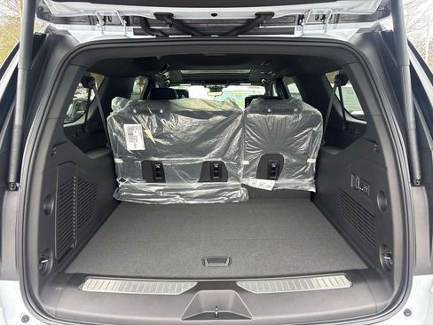 New 2026 GMC Yukon XL Denali w/ Denali Reserve Package image 4