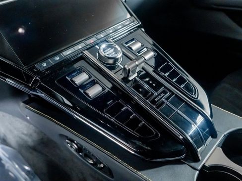 Used 2025 Aston Martin V8 Vantage Coupe image 41