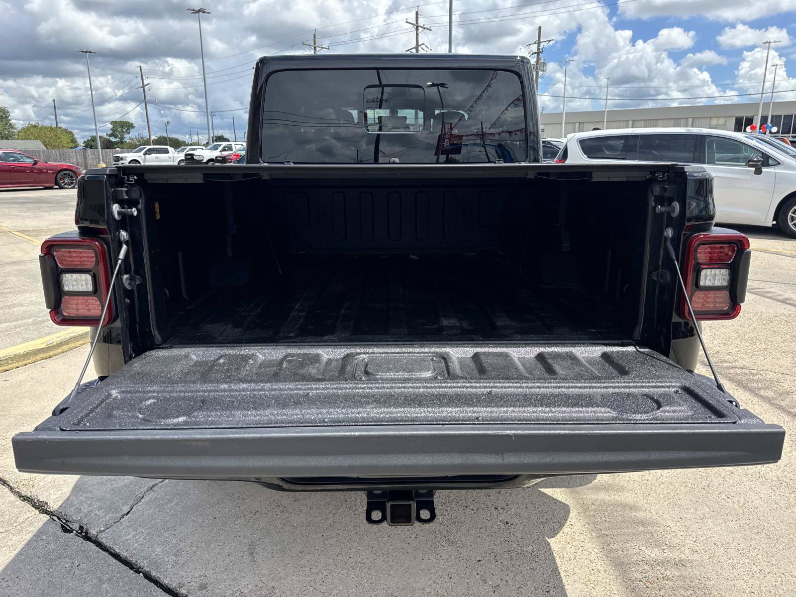 Used 2023 Jeep Gladiator Overland AWD/4WD image 8