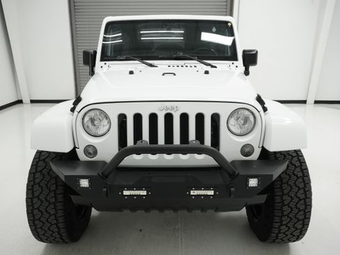 Used 2015 Jeep Wrangler Unlimited Sahara w/ Connectivity Group image 2