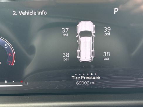Used 2023 Jeep Wagoneer L Series II AWD/4WD image 17
