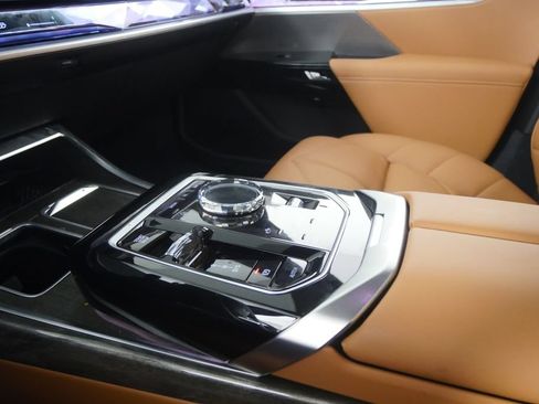 Certified 2025 BMW 740i RWD image 23