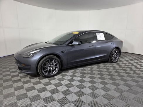 Used 2023 Tesla Model 3 Standard Range image 11