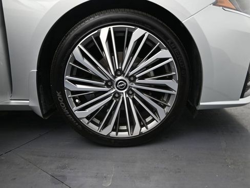 Used 2023 Nissan Altima 2.5 SL FWD image 6