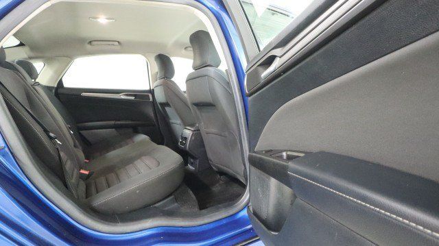 Used 2017 Ford Fusion SE w/ Fusion SE Technology Package FWD image 11
