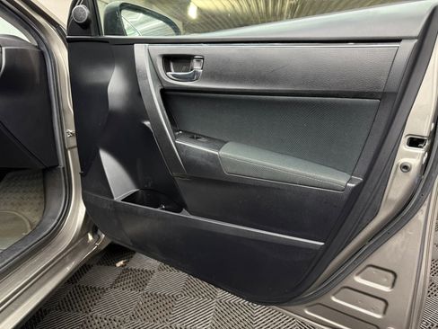 Used 2018 Toyota Corolla LE FWD image 5