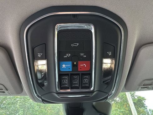 Used 2023 Jeep Grand Cherokee 4WD 4xe image 21