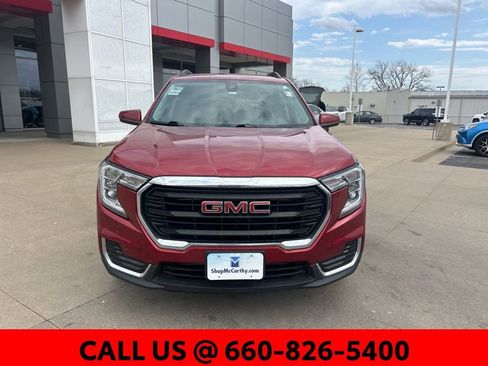 Used 2022 GMC Terrain SLE w/ Driver Convenience Package image 2