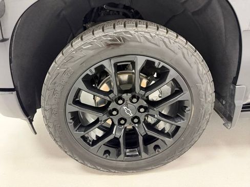 Certified 2025 Chevrolet Silverado 1500 High Country w/ High Country Premium Package AWD/4WD image 21