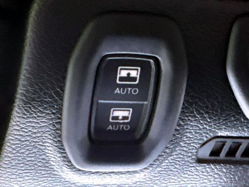 Used 2023 Jeep Wrangler Unlimited w/ Sun & Screen Package image 24