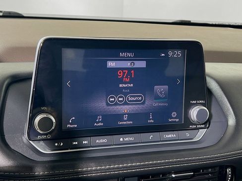 Used 2021 Nissan Rogue SV image 13