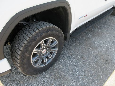 New 2026 GMC Sierra 1500 AT4 w/ AT4 Premium Package AWD/4WD image 14