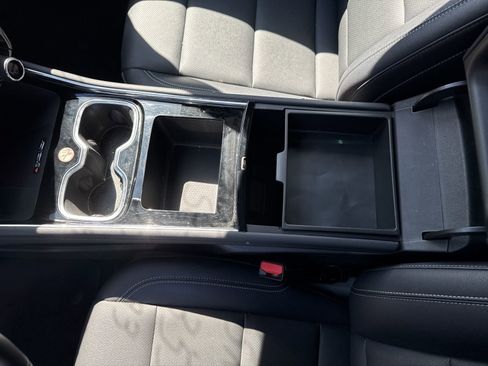 Used 2025 Chevrolet Traverse LT image 27