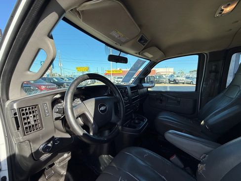 Used 2017 Chevrolet Express 2500 LS image 3