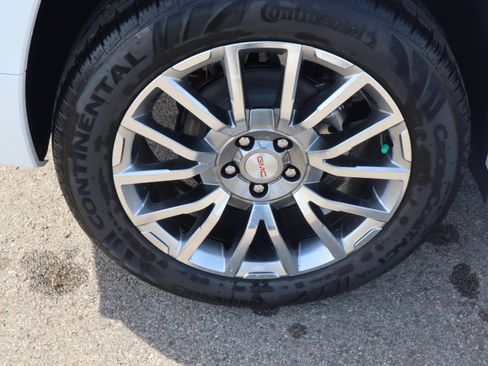 New 2027 GMC Terrain Denali w/ LPO, Floor Liner Package AWD/4WD image 17