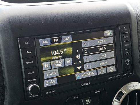 Used 2016 Jeep Wrangler Unlimited Rubicon w/ Connectivity Group image 18