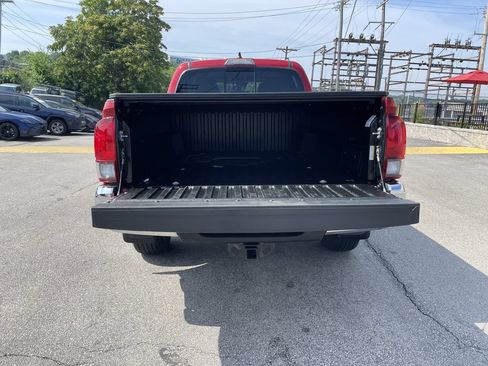 Used 2022 Toyota Tacoma SR5 AWD/4WD image 13