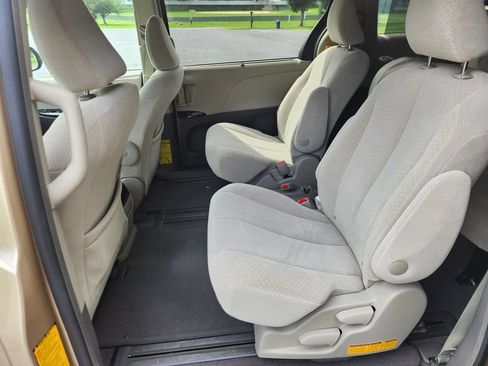 Used 2013 Toyota Sienna LE w/ Towing Pkg FWD image 20