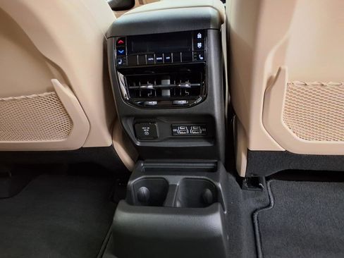 Used 2025 Jeep Grand Cherokee L Limited w/ Luxury Tech Group II RWD image 15