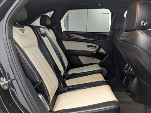 Used 2019 Bentley Bentayga AWD/4WD image 21