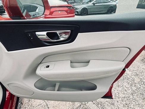 Used 2018 Volvo XC60 T6 Momentum AWD/4WD image 14