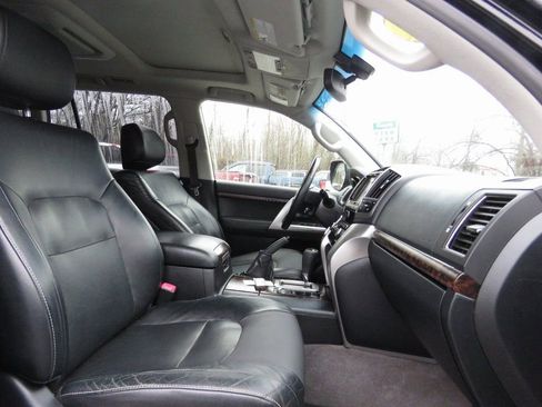 Used 2014 Toyota Land Cruiser image 12
