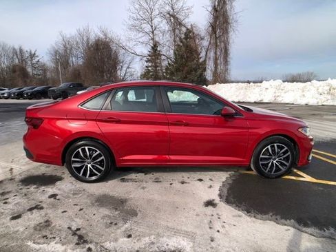 Used 2025 Volkswagen Jetta SE image 6