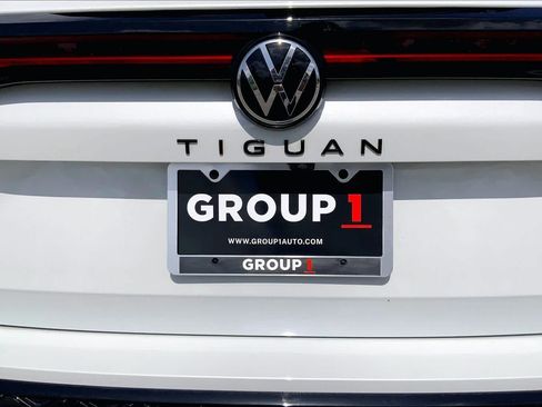 Used 2025 Volkswagen Tiguan SE R-Line AWD/4WD image 10