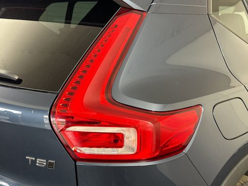 Used 2021 Volvo XC40 T5 Momentum w/ Premium Package image 34