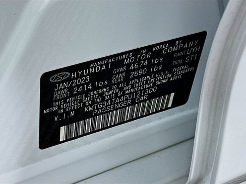 Used 2023 Genesis G70 2.0T w/ Sport Prestige Package image 33