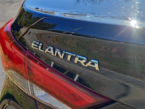 Used 2016 Hyundai Elantra Value Edition image 12