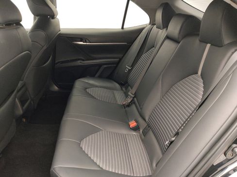 Used 2018 Toyota Camry SE FWD image 18