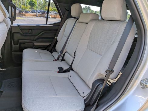 Used 2025 Toyota 4Runner SR5 AWD/4WD image 31