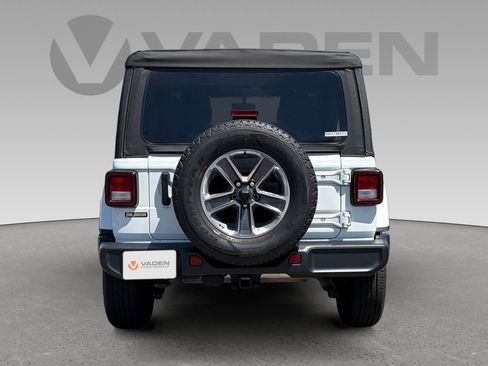 Used 2022 Jeep Wrangler Unlimited Sahara w/ Cold Weather Group AWD/4WD image 17