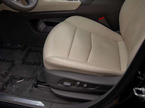 Certified 2025 Cadillac XT5 Premium Luxury w/ LPO, Floor Liner Package AWD/4WD image 16
